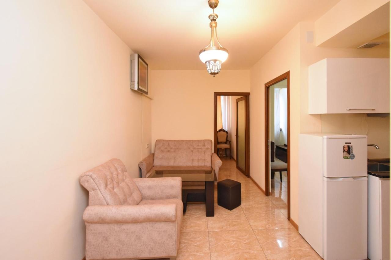 A&X Hostel And Tours Γιερεβάν Εξωτερικό φωτογραφία
